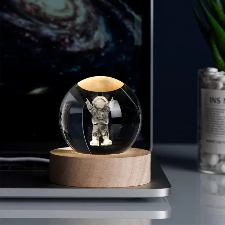 چراغ خواب گوی کریستالی طرح فضانورد